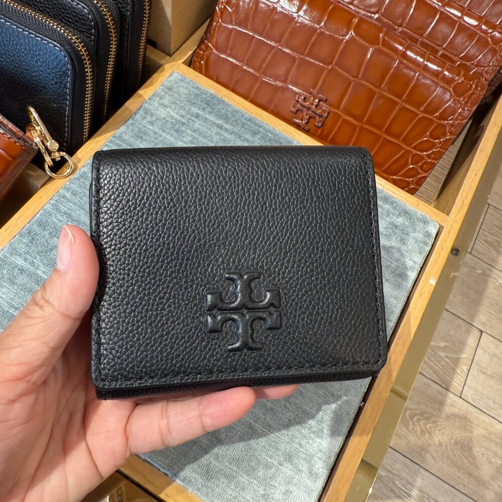 Tory Burch Thea Compact Wallet Pebbled Leather 169967 / Black‼️